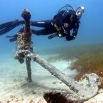 Scuba Diving underwater in Gran Canaria - Divemaster with anchor